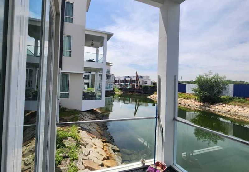 Isola Villa @ Senibong Cove