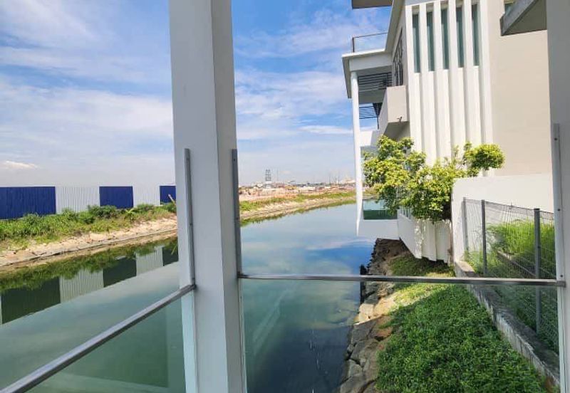 Isola Villa @ Senibong Cove