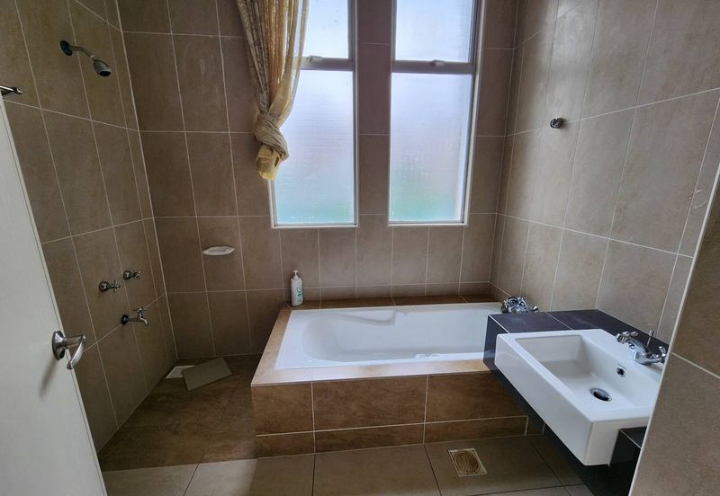 Bina Park Bandar Seri Alam