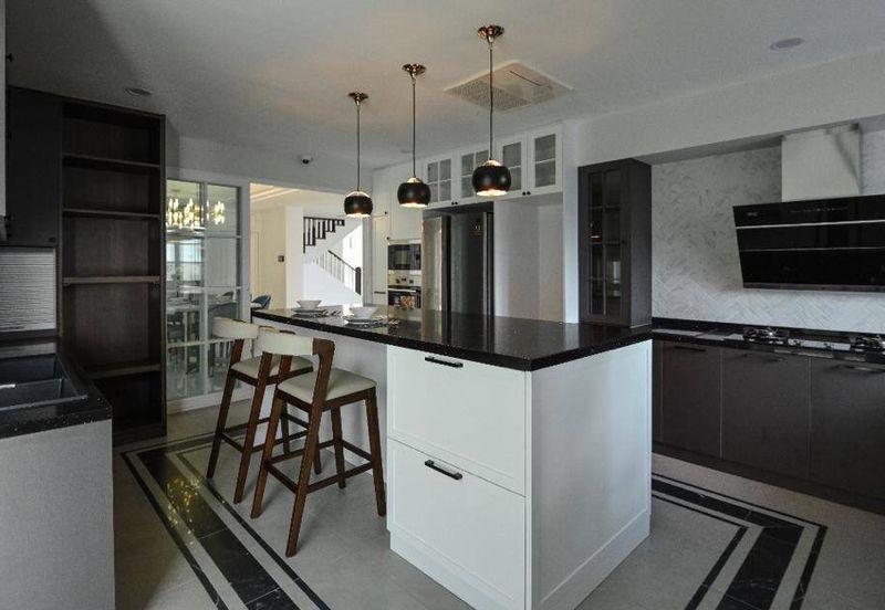 Jalan Straits View 1