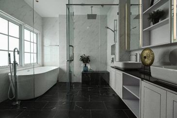 Jalan Straits View 1