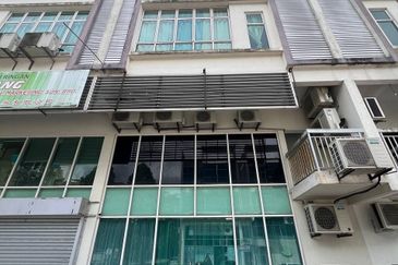 Pusat Perdagangan Danga Utama