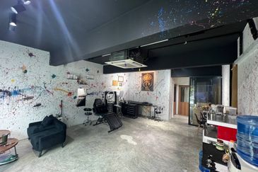 Pusat Perdagangan Danga Utama