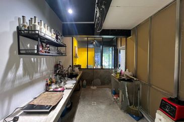 Pusat Perdagangan Danga Utama