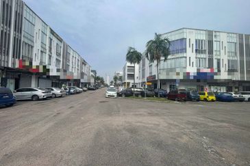 Oasis 2 @ Tropicana Danga Cove