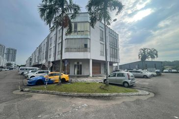 Oasis 2 @ Tropicana Danga Cove