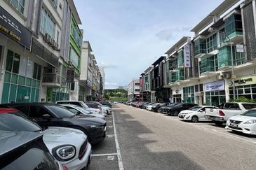 Pusat Perdagangan Danga Utama