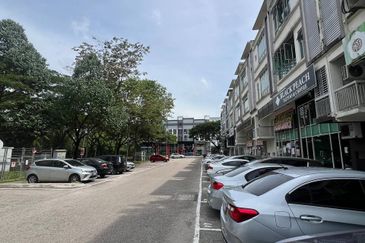 Pusat Perdagangan Danga Utama