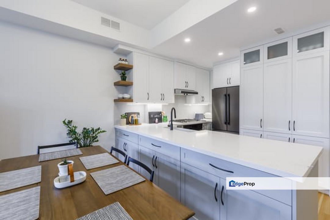 Large Living Room , Large Bed Room  , Near By Pavilion 2 , Kuala Lumpur, Bukit Jalil