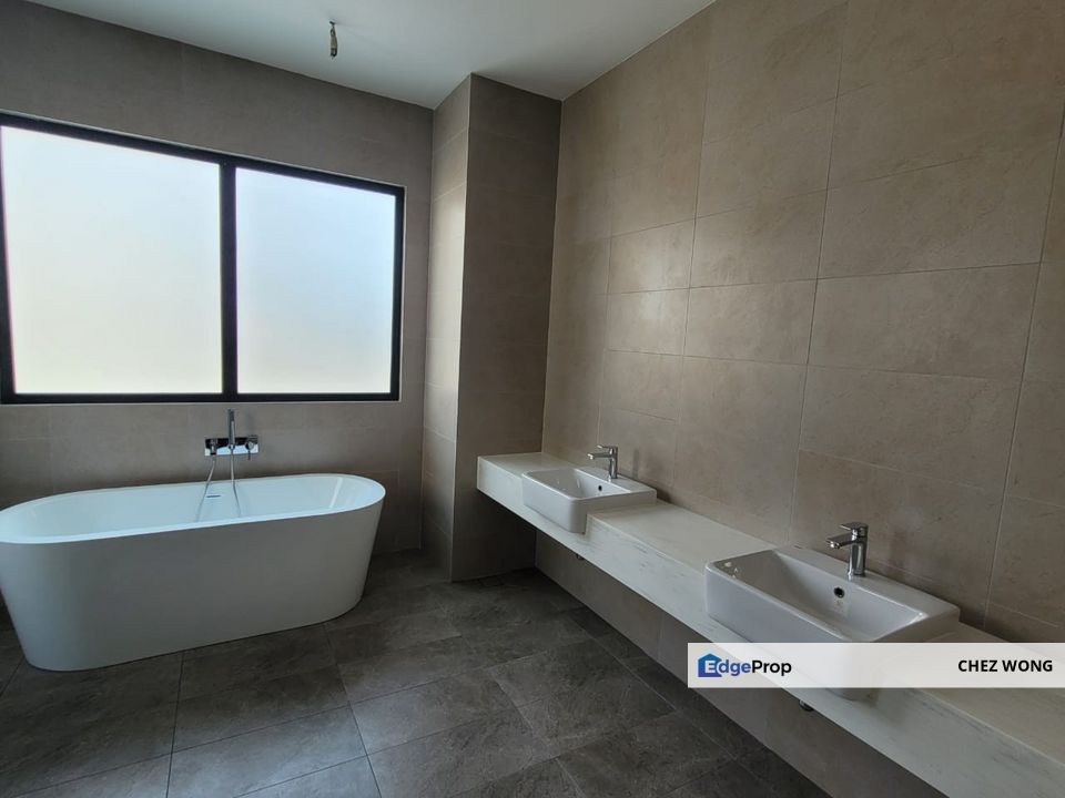 Freesia Residence: Spacious 2 Storey Park Villa with 48 x 80 Land Size Size For Sale in Tropicana Aman, Selangor, Telok Panglima Garang