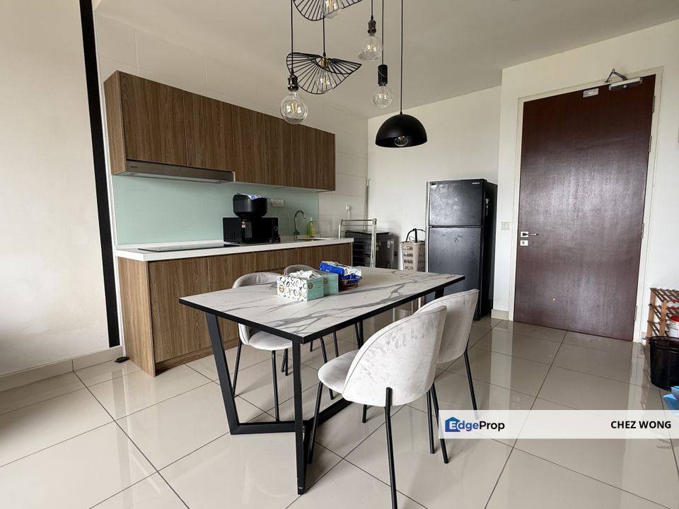 The Parq Residence: Fully Furnished 1 Room for Rent with Spacious Balcony Lake View, Selangor, Telok Panglima Garang