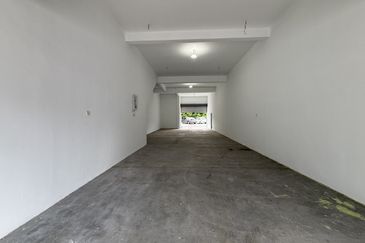 Two Adjoining Unit G-Floor Shop/Office at Jalan TPK Park, Puchong.
