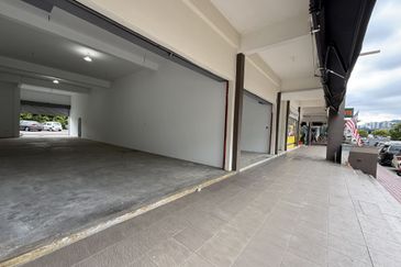 Two Adjoining Unit G-Floor Shop/Office at Jalan TPK Park, Puchong.
