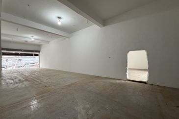 Two Adjoining Unit G-Floor Shop/Office at Jalan TPK Park, Puchong.