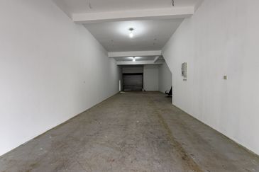 Two Adjoining Unit G-Floor Shop/Office at Jalan TPK Park, Puchong.