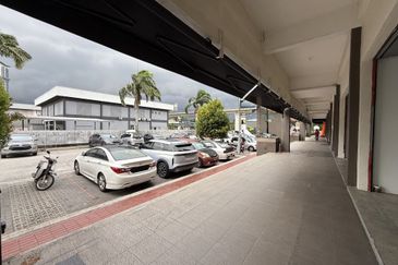 Two Adjoining Unit G-Floor Shop/Office at Jalan TPK Park, Puchong.
