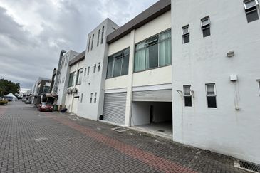 Two Adjoining Unit G-Floor Shop/Office at Jalan TPK Park, Puchong.
