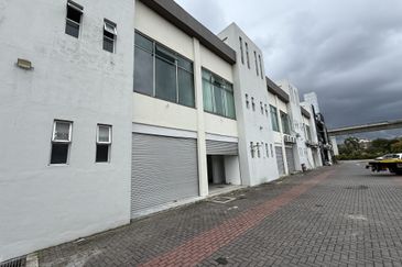 Two Adjoining Unit G-Floor Shop/Office at Jalan TPK Park, Puchong.