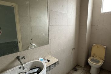 Two Adjoining Unit G-Floor Shop/Office at Jalan TPK Park, Puchong.