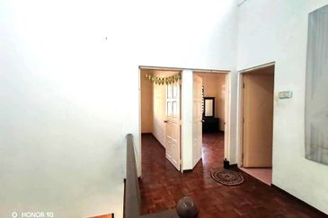 TAMAN AMAN, BATU GAJAH