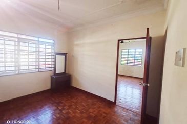 TAMAN AMAN, BATU GAJAH