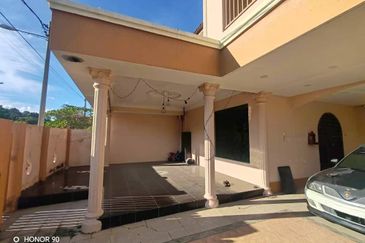 TAMAN AMAN, BATU GAJAH