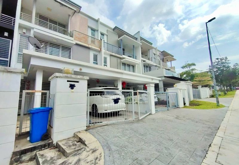 ❗️Facing open, fully renovated and extended, partialy furnished 2.5 storey house for sale in Sunway Alam Suria❗️