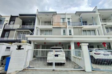 ❗️Facing open, fully renovated and extended, partialy furnished 2.5 storey house for sale in Sunway Alam Suria❗️