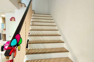 ❗️Facing open, fully renovated and extended, partialy furnished 2.5 storey house for sale in Sunway Alam Suria❗️