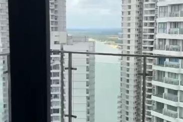 Baypoint @ Country Garden Danga Bay