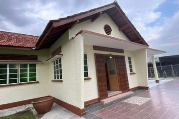 Jalan Stulang Laut 1