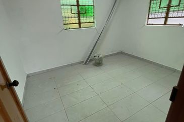 Jalan Stulang Laut 1