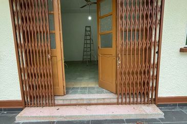 Jalan Stulang Laut 1