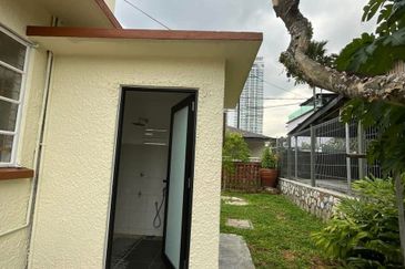 Jalan Stulang Laut 1