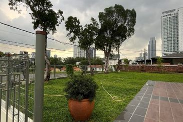 Jalan Stulang Laut 1