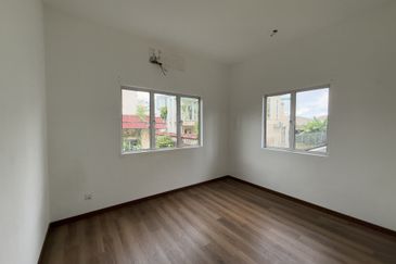 Taman Abad 2-sty commercial for sale