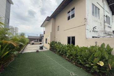 Taman Abad 2-sty commercial for sale