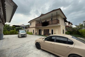 Taman Abad 2-sty commercial for sale