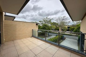 Forest City Golf Resort, Gelang Petah