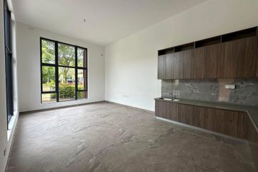 Forest City Golf Resort, Gelang Petah