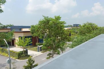 Forest City Golf Resort, Gelang Petah