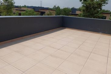 Forest City Golf Resort, Gelang Petah