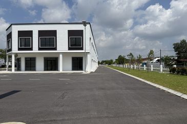 Eco Avenue 2 Eco Tropics 2Sty shop office to rent