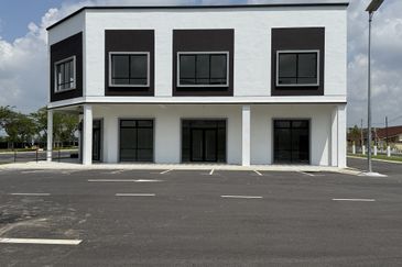 Eco Avenue 2 Eco Tropics 2Sty shop office to rent