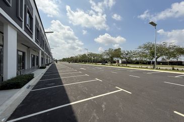 Eco Avenue 2 Eco Tropics 2Sty shop office to rent