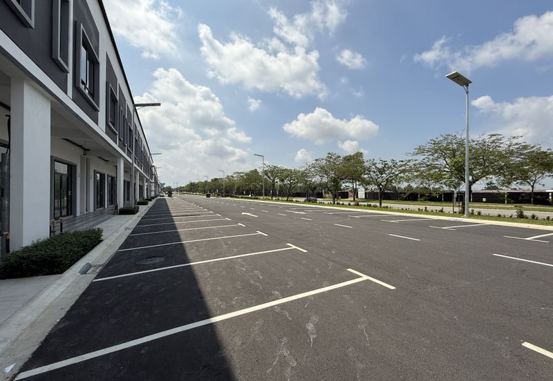 Eco Avenue 2 Eco Tropics 2Sty shop office to rent