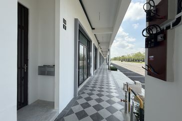 Eco Avenue 2 Eco Tropics 2Sty shop office to rent