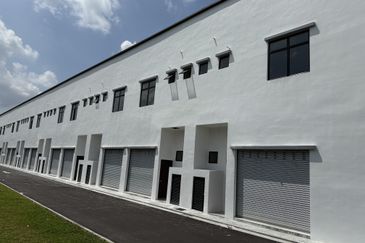 Eco Avenue 2 Eco Tropics 2Sty shop office to rent