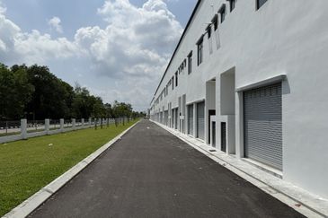 Eco Avenue 2 Eco Tropics 2Sty shop office to rent