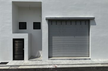 Eco Avenue 2 Eco Tropics 2Sty shop office to rent